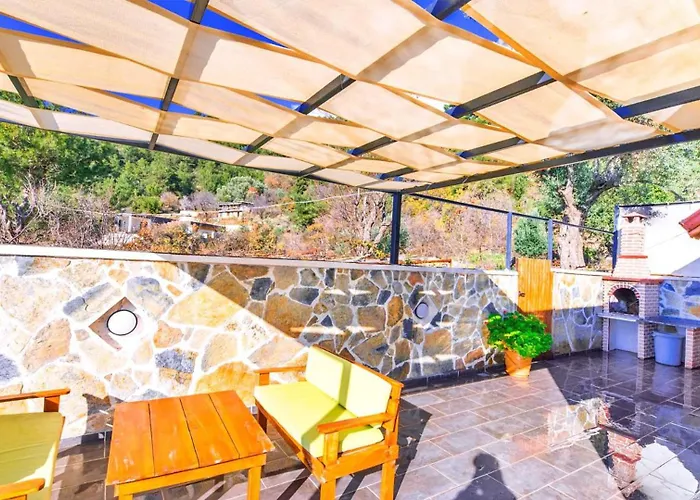 ヴィラ 1 Bedroom Stone House With Private Secluded Pool And Jakuzzi